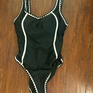 Women’s black and white one piece bathing suit